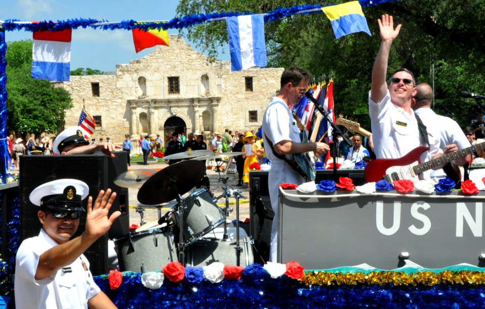 San Antonio Navy Week 2010 100423-N-UR169-135