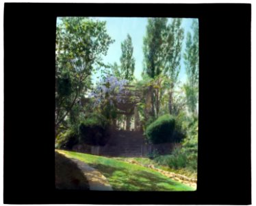 Samuel Hills Taft house, 3329 Morrison Avenue, Clifton, Ohio. Walkway to lily pool from drive LCCN2008676059