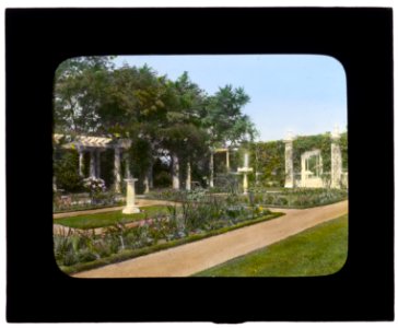 Samuel Knopf house, Lawrence, New York Flower garden LCCN2008675744