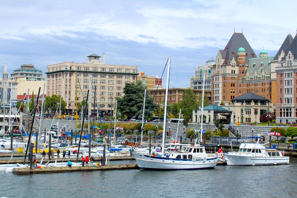 Canada victoria government