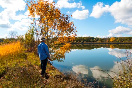 Mirroring autumn man photo