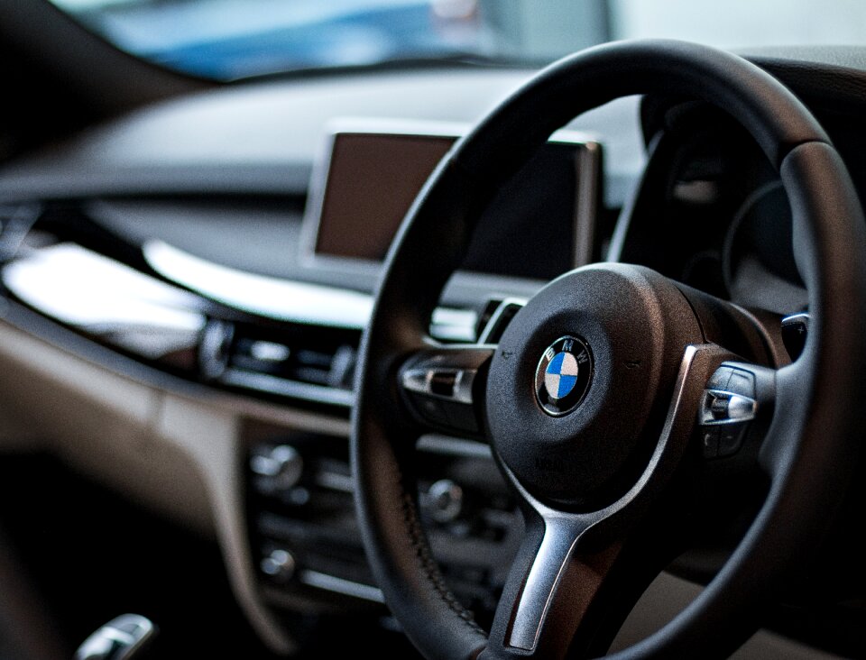 Steering wheel transportation system direction