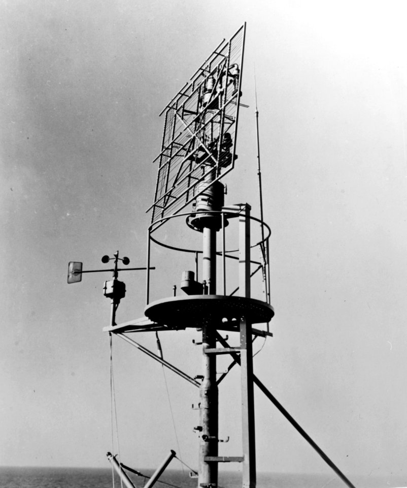 SC radar antenna aboard USS Long Island (AVG-1), 13 March 1942 (80-G-413462)
