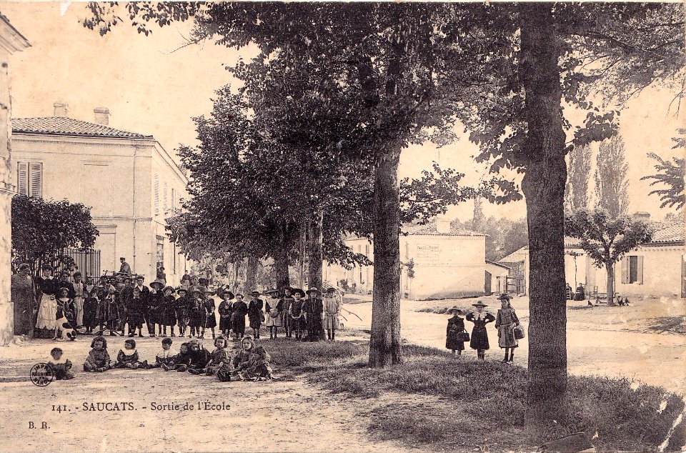Saucats - sortie de l'école