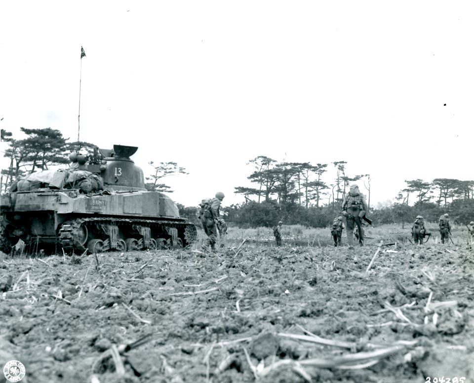 SC 204285 - Supported by a tank, infantrymen advance through heavy fire on the southern front on Okinawa island