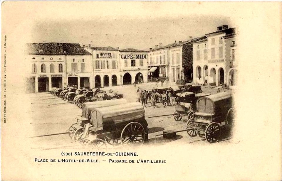 Sauveterre-de-Guyenne - Place centrale 4