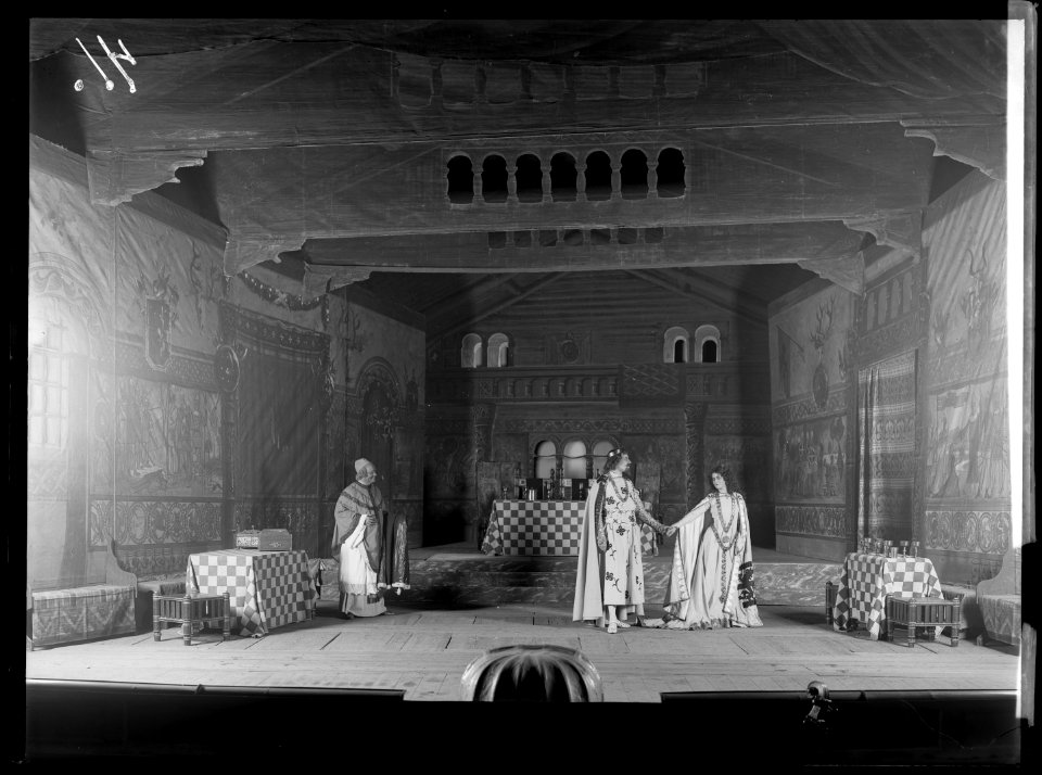 Scene from Bröllopet på Ulfåsa at Svenska teatern 1905 - SMV - SvT020