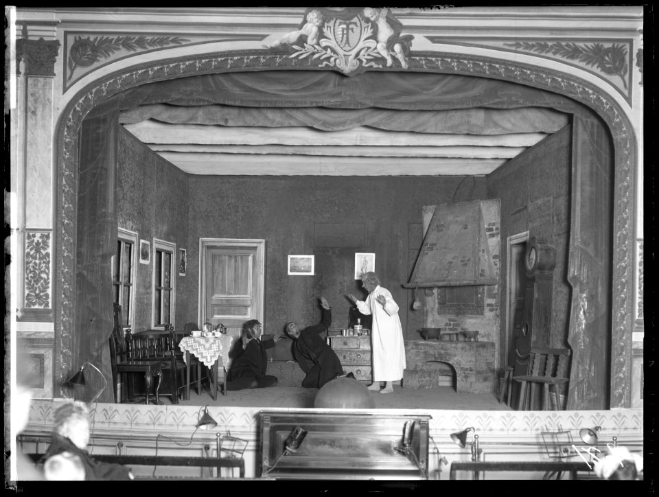 Scene from Släkten ä värst at Folkteatern 1903 - SMV - FT006