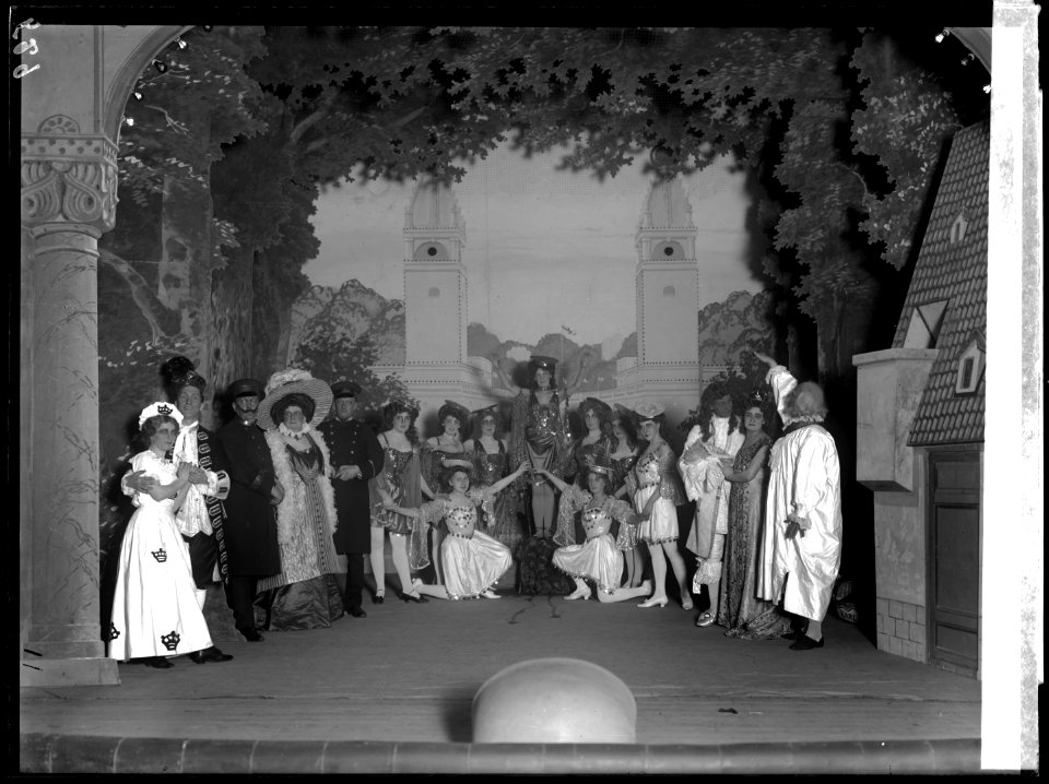 Scene from the revue Folkans Dollarprinsessa at Folkteatern 1909 - SMV - FT005