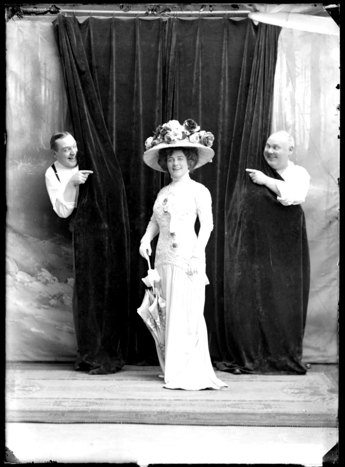 Scene from Frånskilda frun at Oscarsteatern 1909 - SMV - NB014