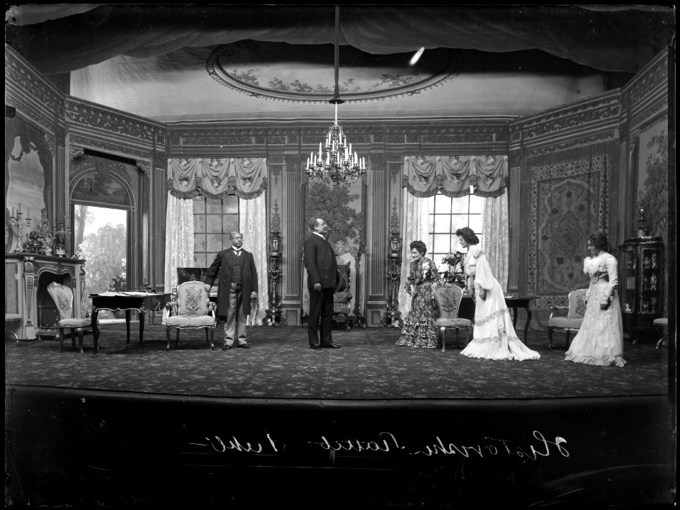 Scene from Historiska slottet at Dramaten 1902 - SMV - DrT006