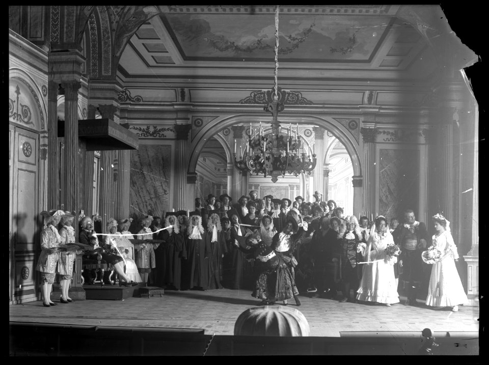 Scene from the play Figaros bröllop at Svenska teatern 1904 - SMV - SvT016