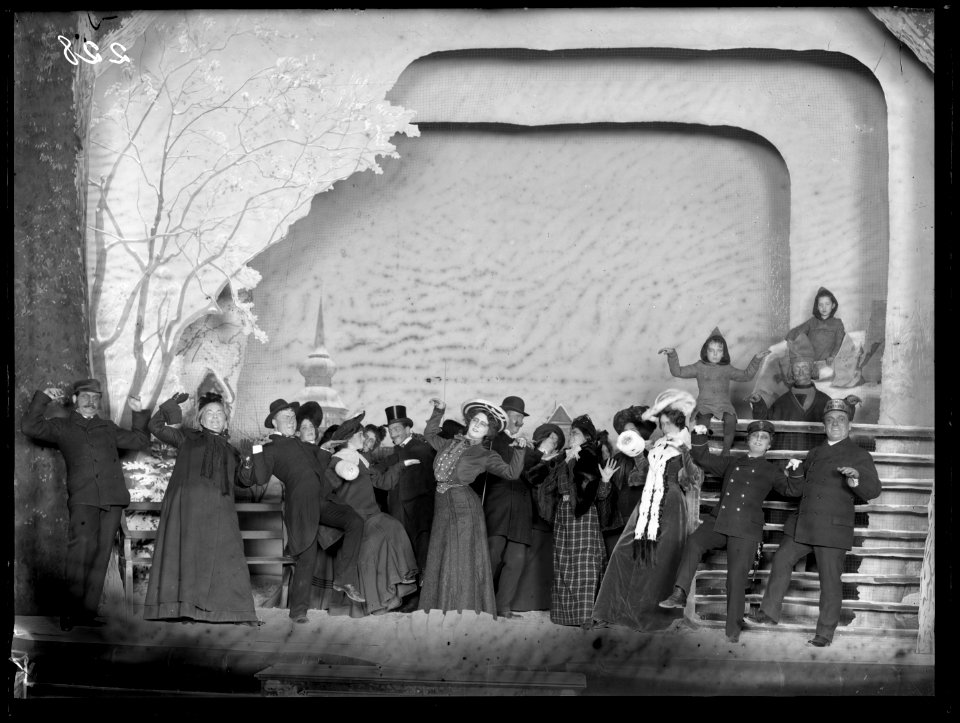 Scene from the revue Gubben i Renberget at Södra teatern 1904 - SMV - ST001