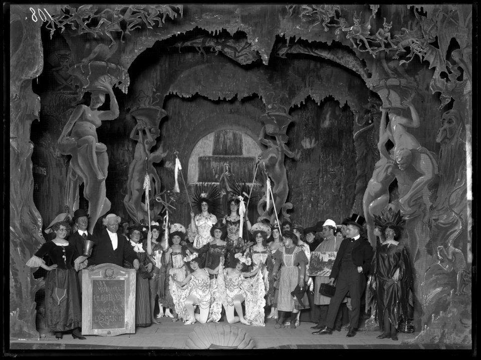 Scene from the revue Stockholmsluft at Södra teatern 1905 - SMV - ST005