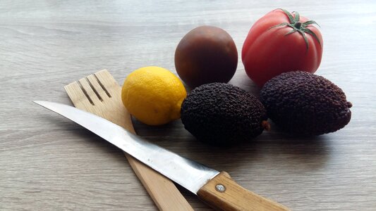 Fork avocado lemon
