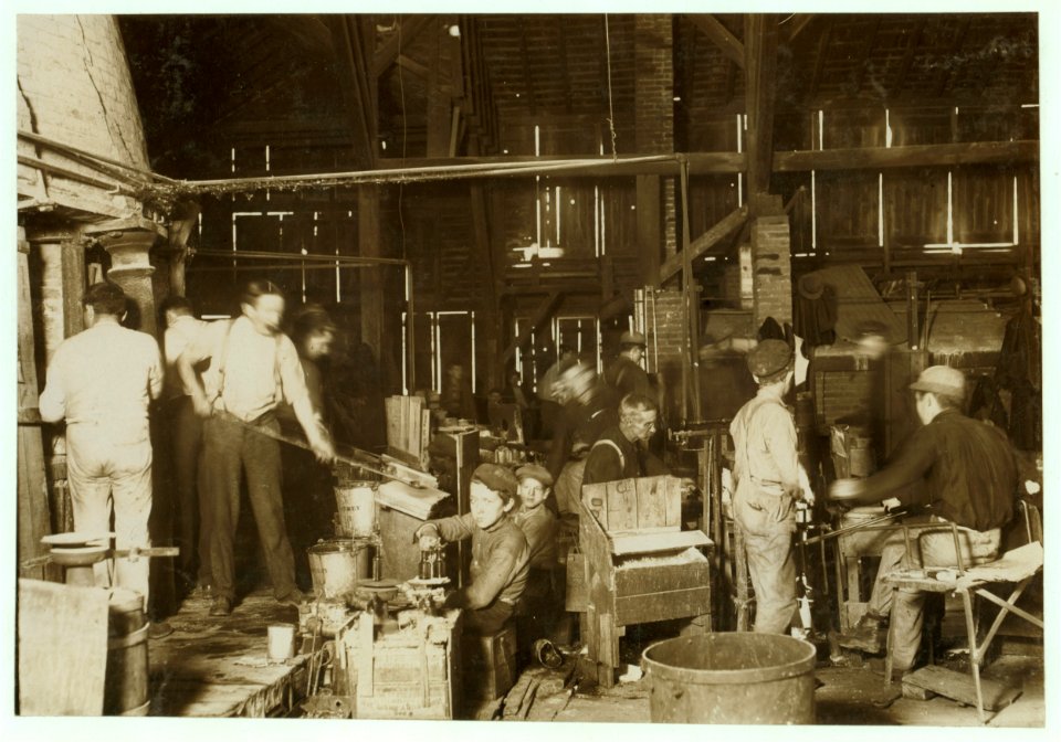 Scene in Woodbury Bottle Works. They work nights. LOC cph.3a13360