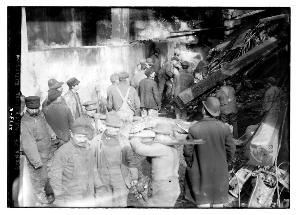 Scene of New York Central explosion LCCN2014688920