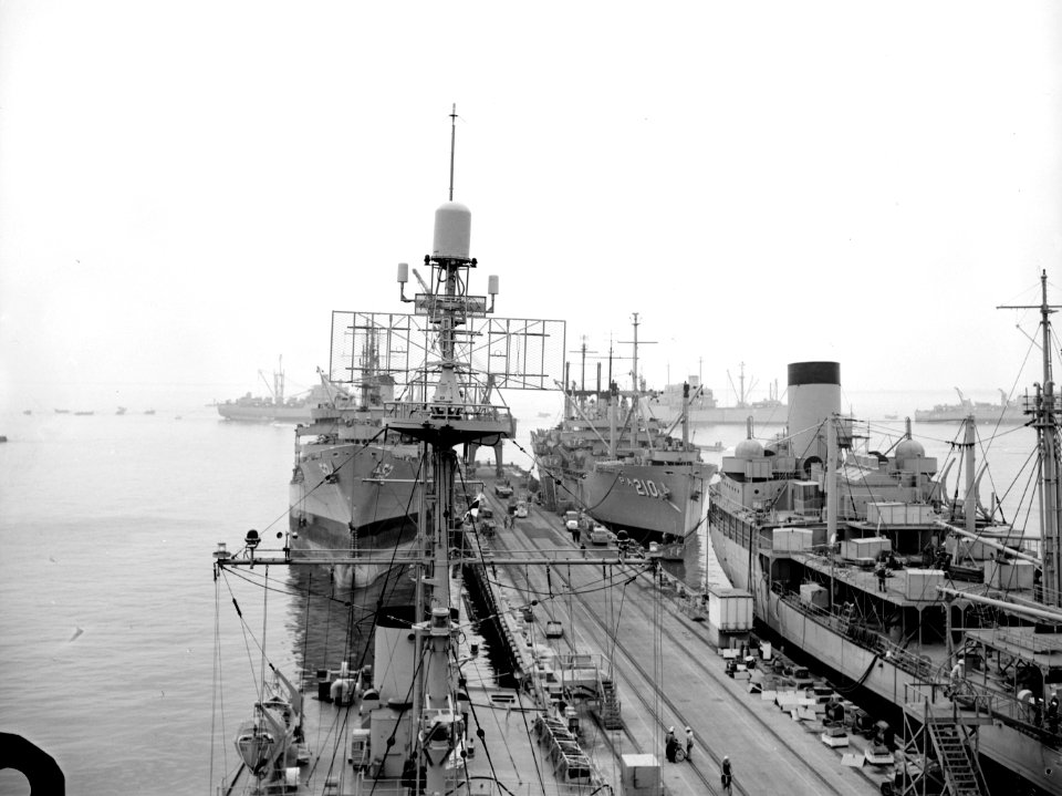 SC-radar of USS Rio Grande (AOG-3) in the early 1950s (7574664)