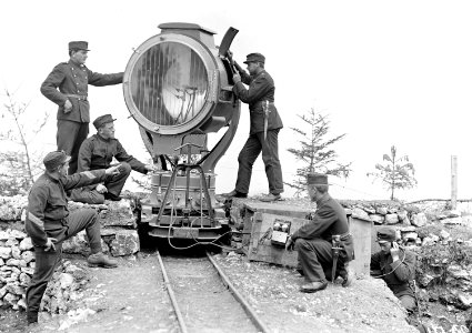 Scheinwerfer und Bedienungsmannschaft - CH-BAR - 3238653
