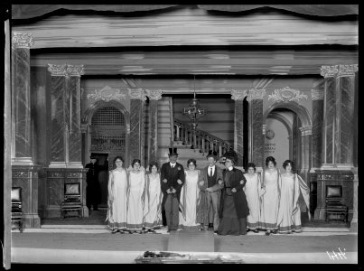 Scene fom the revue Kejsaren av Sahara at Vasateatern 1904 - SMV - V002