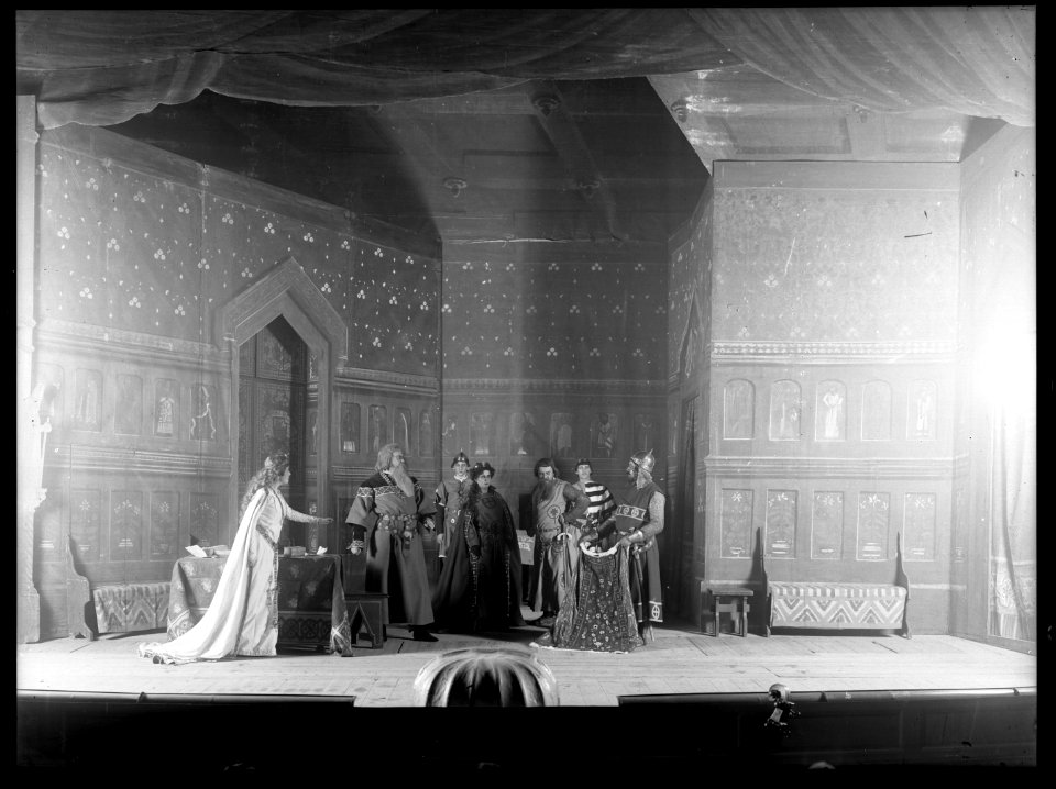 Scene from Bröllopet på Ulfåsa at Svenska teatern 1905 - SMV - SvT019