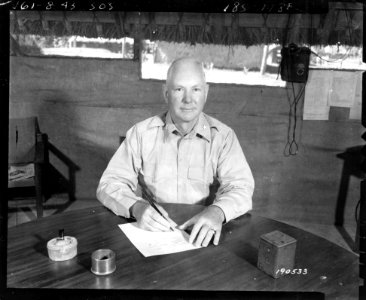 SC 190533 - Brig. Gen. William A. McCulloch, Asst. Div. Commander, Americal Division in the South Pacific photo