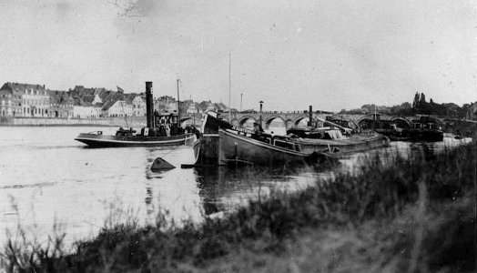Schepen op de Maas in Maastricht