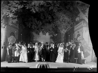 Scene from the play Figaros bröllop at Svenska teatern 1904 - SMV - SvT017