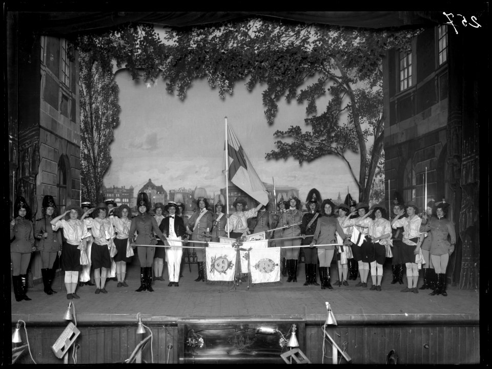 Scene from the revue Tre jobbande pojkar at Kristallsalongen 1910 - SMV - K023