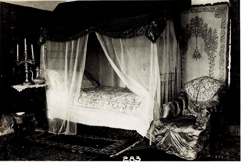 Schlafgemach im Hause der Schwester Essad Pascha. (BildID 15573442)
