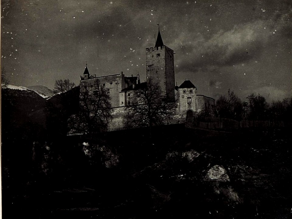 Schloss Bruneck, vom Soldatenfriedhof aus gesehen. (BildID 15579937)