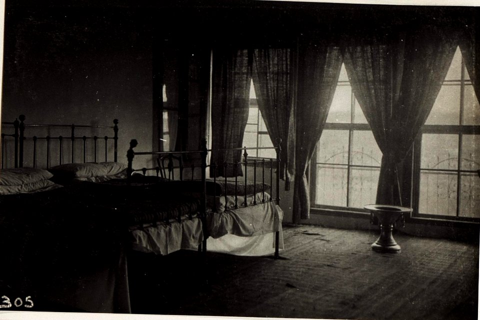 Schlafzimmer im Hause der Schwester Essad Pascha. (BildID 15573596)