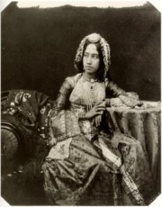 Schlagintweit, Robert - Eine europäische Frau im orientalischen Kostüm, Kalkutta (Zeno Fotografie)