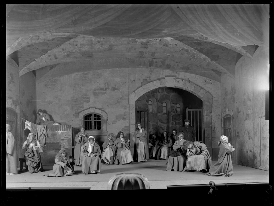 Scene from Uppståndelse at Svenska teatern 1905 - SMV - SvT004