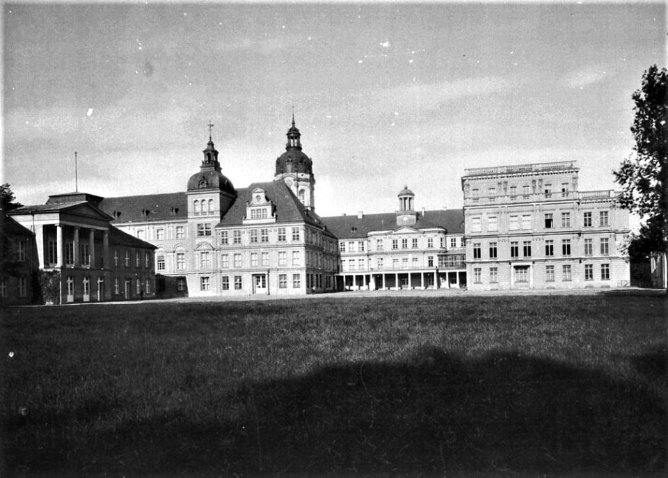 Schloss Neustrelitz Tiergarten-Fassade Kavalierhaus ca 1919