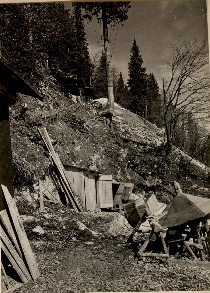 Schalthaus mit Transformatoren Station am Prasnik für Hoch-Spannungs Hindernisse und Lichtbedarf. Aufgenommen am 22. Mai 1916. (BildID 15476077)