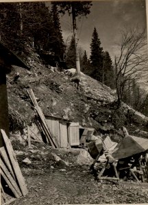 Schalthaus mit Transformatoren Station am Prasnik für Hoch-Spannungs Hindernisse und Lichtbedarf. Aufgenommen am 22. Mai 1916. (BildID 15476077)