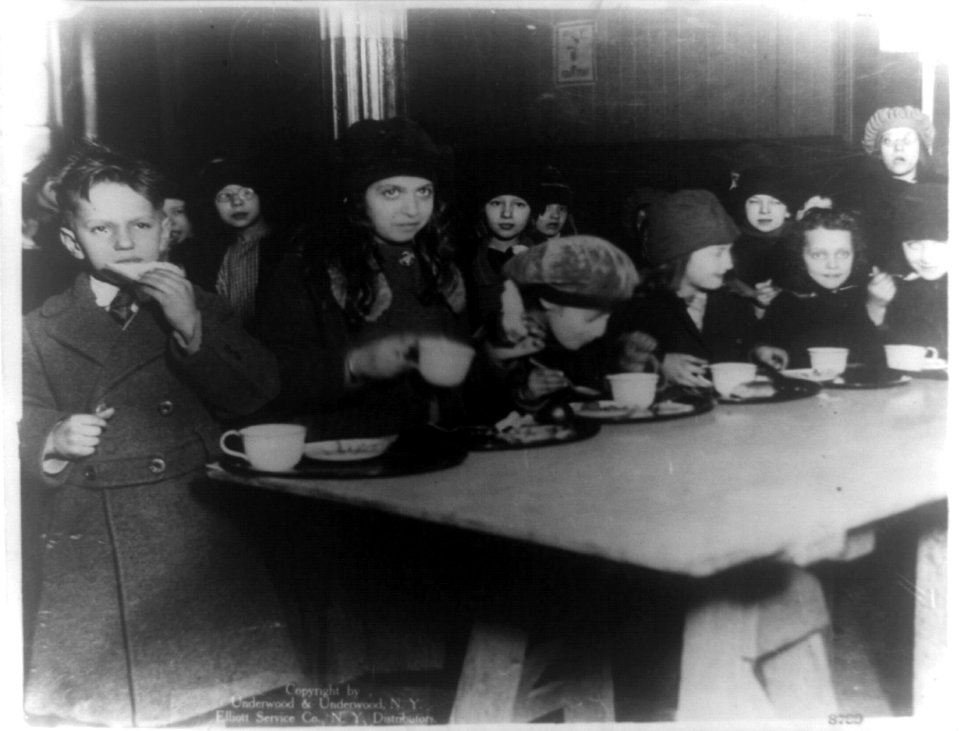 Schools serve good hot lunch for three cents LCCN96509243