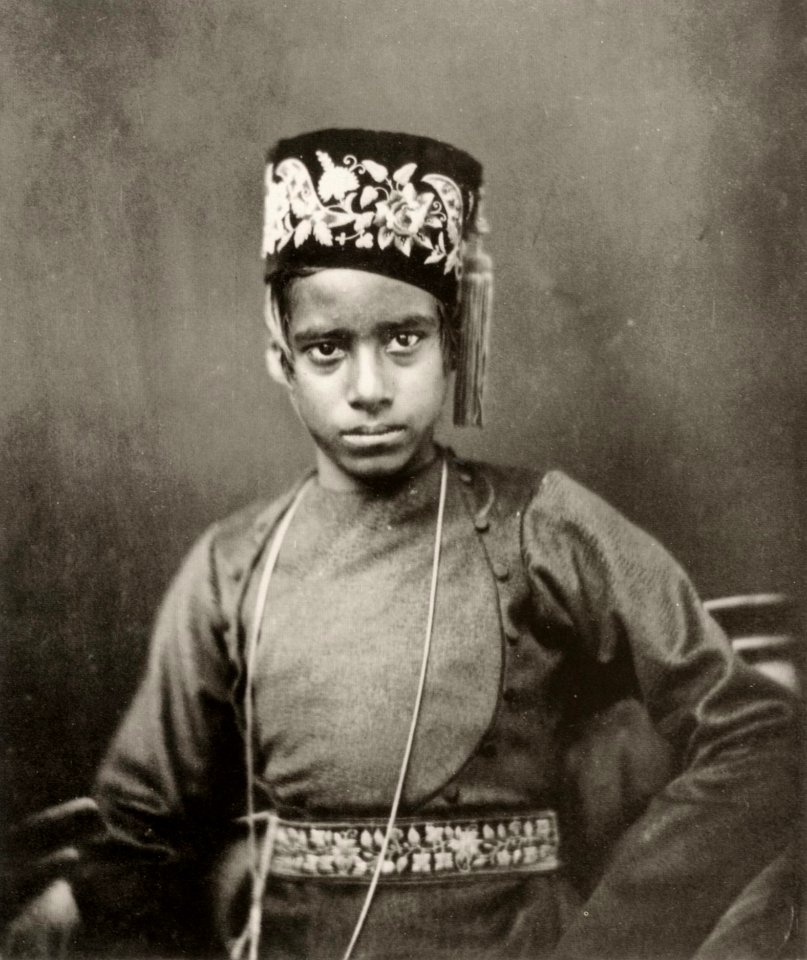 Schlagintweit, Robert - Ein Junge aus der Kaste der Schreiber, Bengalen (Zeno Fotografie)