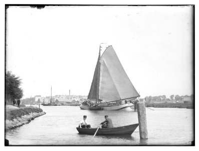 Schinkel met vrachtschip en roeiboot, gezien in noordoostelijke richting Jacob Olie (max res)