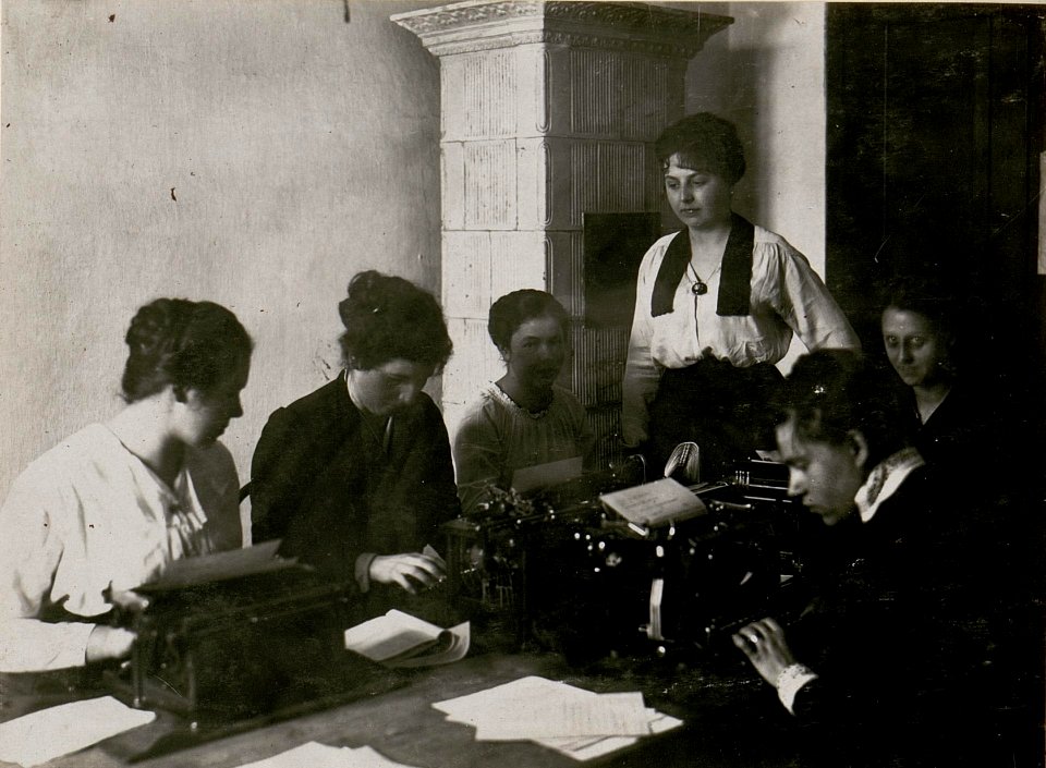 Schule zur Ausbildung milit.weibl.Hilfskräfte, Maschinenschreibschule (BildID 15508843)