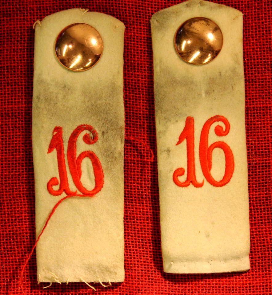 Schulterklappen, item 1