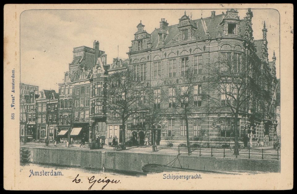 Schippersgracht met rechts de kweekschool voor de zeevaart op de Prins Hendrikkade. Uitgave Vivat, Amsterdam, Afb PBKD00165000002