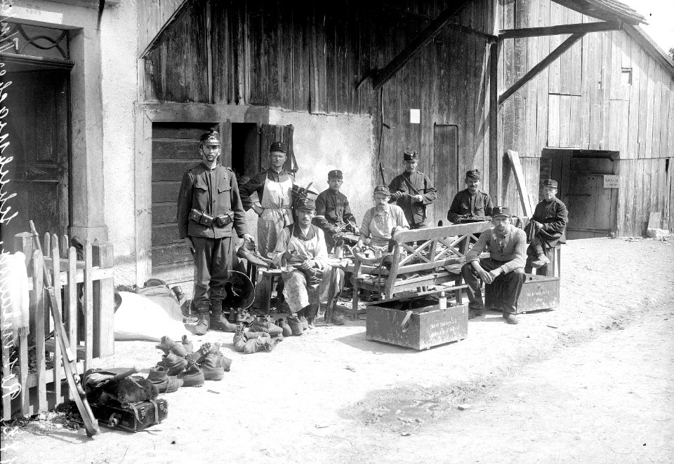 Schuhmacherwerkstatt im Felde - CH-BAR - 3237337