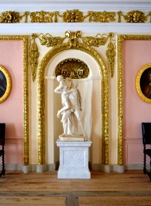 Schloss Caputh Festsaal Marmorgruppe Raub der Proserpina Übersicht