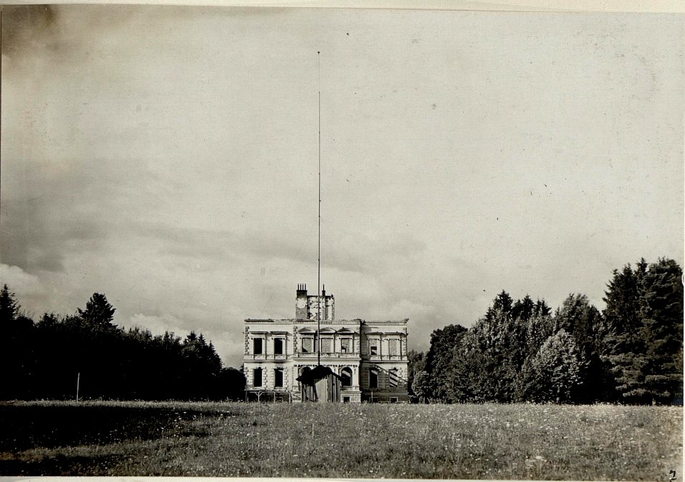 Schloss Chodorow mit schw.Funkenstation. 8.8.16. (BildID 15547830)