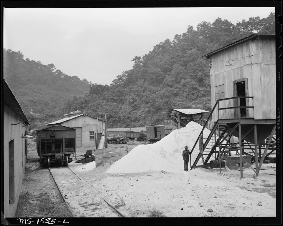 Sand Drying plant. U.S. Coal and Coke Company, Gary Mines, Gary, McDowell County, West Virginia. - NARA - 540844
