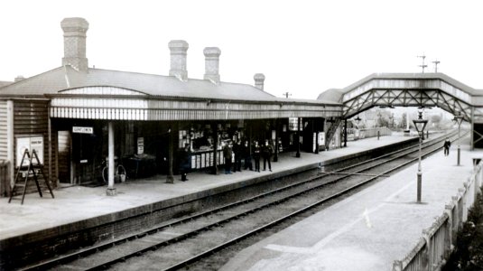 Sanderstead railway station (postcard)