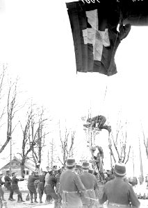 Sandsack wird vom Fesselballon abgehängt - CH-BAR - 3238340