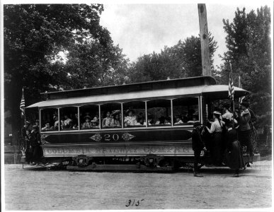 School children of the 6th Division on a Columbia Railway Company trolley car no. 20 LCCN2001702349